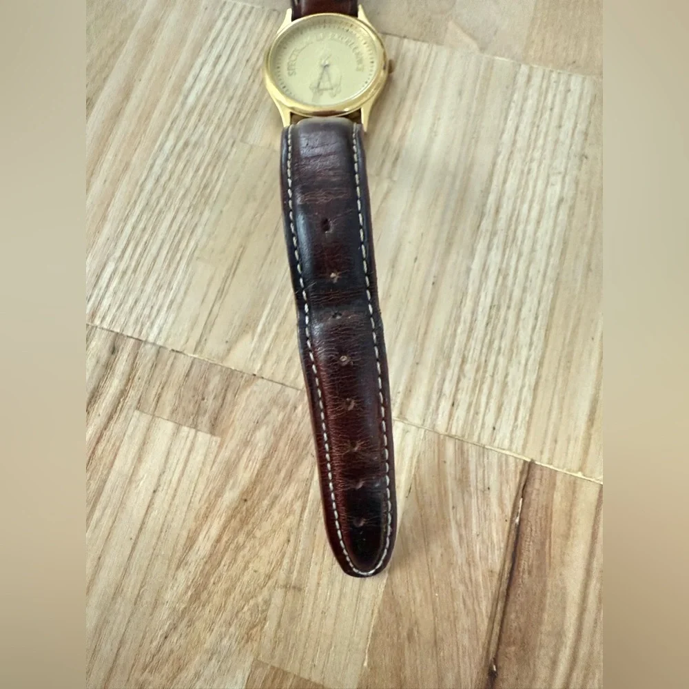 Wittnauer Sherwin Williams gold tone spectrum of excellence watch NEW BATTERY